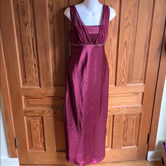 Merlot Evening Gown / Bridesmaid’s Dress - Picture 1 of 9
